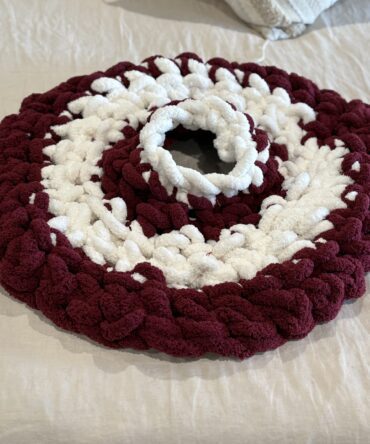 Olden Days Christmas Tree Skirt